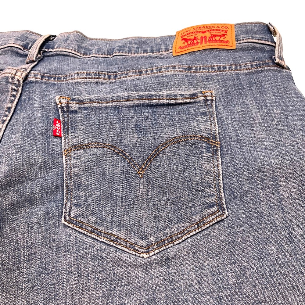 Levi’s Classic Bermuda Women’s Shorts Medium Wash Size 18W - Picture 10 of 16